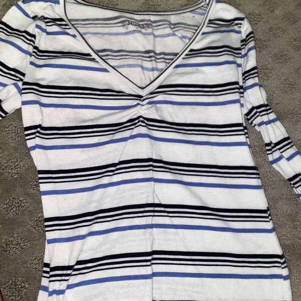 A striped mid length shirt